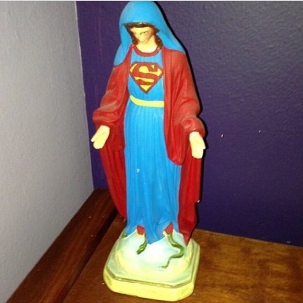 Dios sabe que la verdadera y única superheroína es la Virgen. 🙏🏼