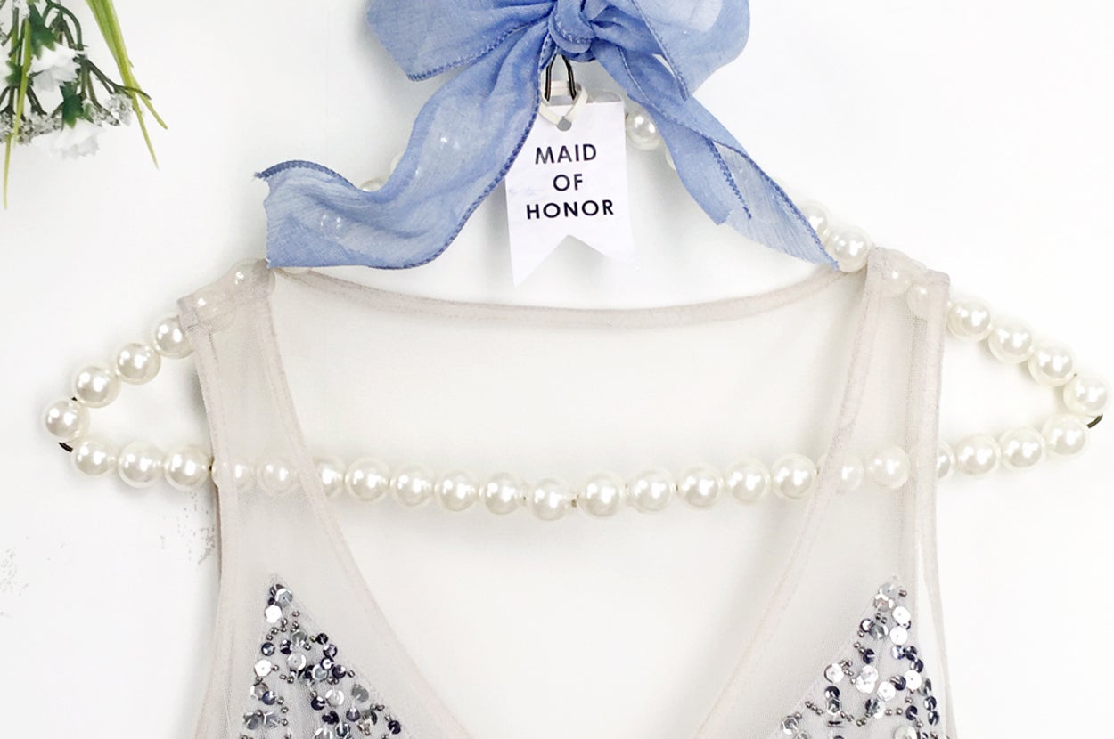 Kill The Bridesmaid Game With These Elegant DIY Pearl Hangers