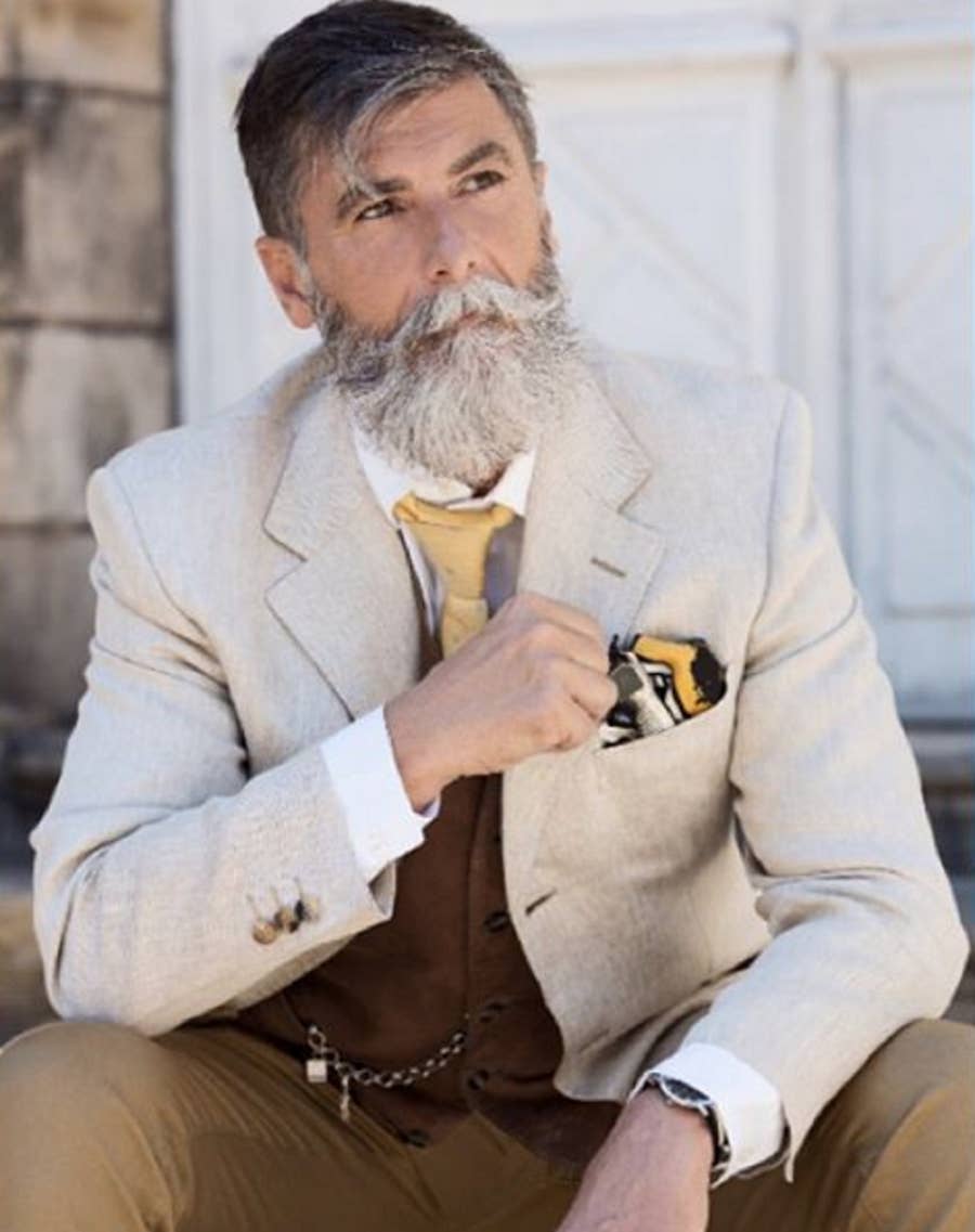 若い心を持ち続けて ヒゲを伸ばしたら60歳でモデルデビューしちゃった男性に聞く