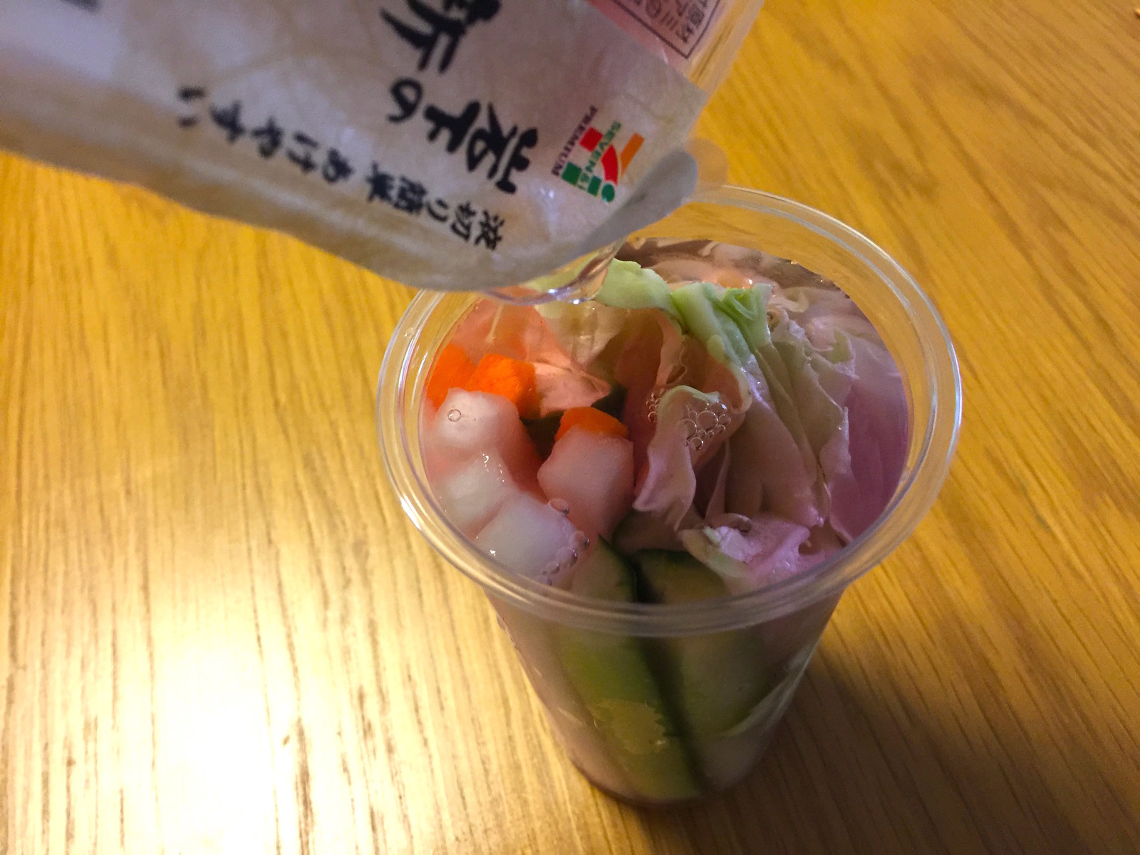 さっきふたを少しだけ開けたのは注ぎやすくするため。