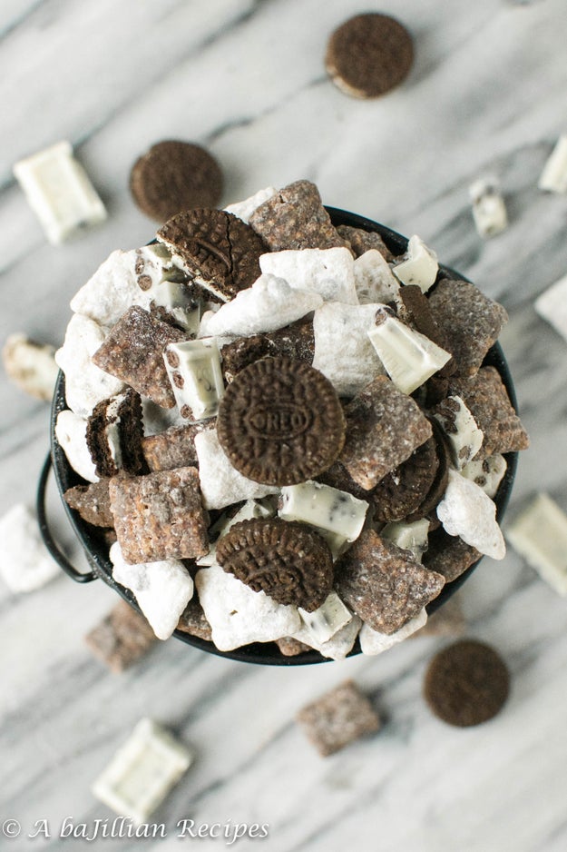 Cookies 'n' Creme Puppy Chow