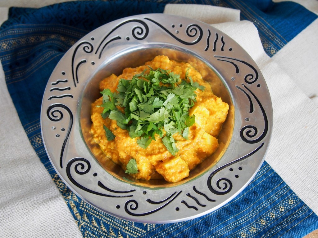 This paneer Makhani is a good case in point as the sauce is incredibly tasty, and while you certainly can add chili, as I have indicated, it works really well without any as well.