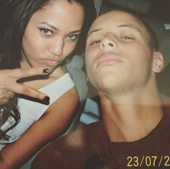 When he wasn't too cool to take a funny selfie with Ayesha back in 2008.