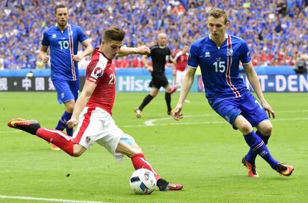 Mercredi 22 juin, l'Islande a battu l'Autriche deux buts à un, et s'est qualifiée pour les huitièmes de finale. C'est plutôt cool pour eux, parce que c'est le pays le plus petit de la compétition.