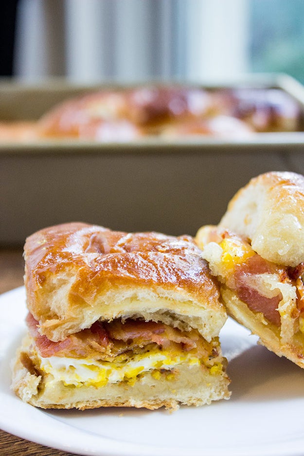 Bacon, Egg, and Cheese Hawaiian Sliders