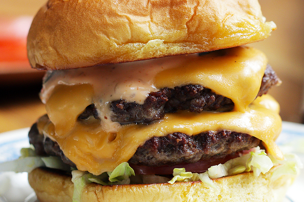You're Going To Fall In Love With This Insanely Flavorful Cheeseburger