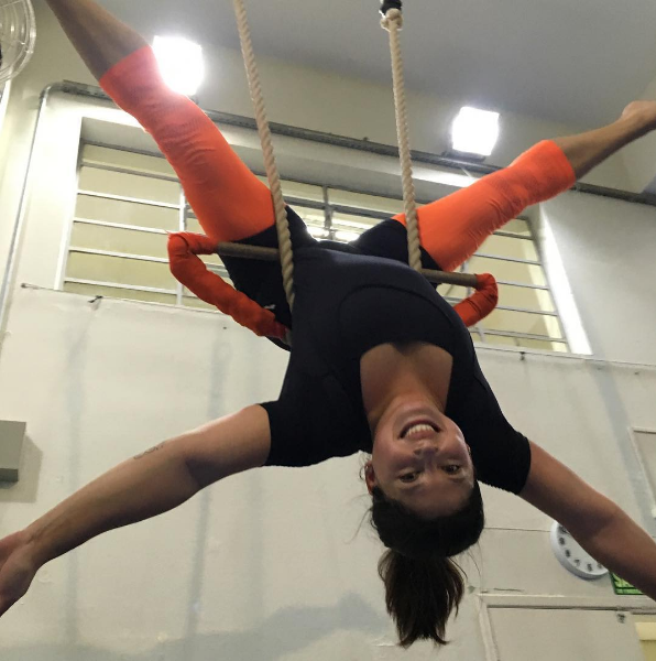 9 Aerial Yoga Poses For Beginners & Beyond: The Amazing Benefits Of Anti-Gravity  Yoga Asanas | The Yogatique