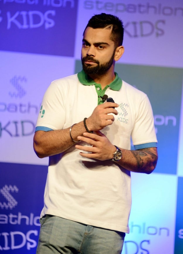 It features an triangle-shaped side part juuuuust above his forehead.