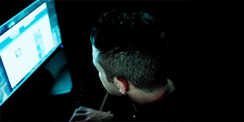 Tyrell. Darlene. Angela. Lenny. Gideon, Joanna. The FBI. All possible visitors. Or could it just be Elliot's subconscious forcing him to choose whether or not to let Mr Robot in?