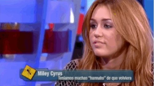 Es la sonrisa que pones cuando tienes 22 años y un presentador de 49 te pregunta si has tomado vitaminas, porque estás más sexy.