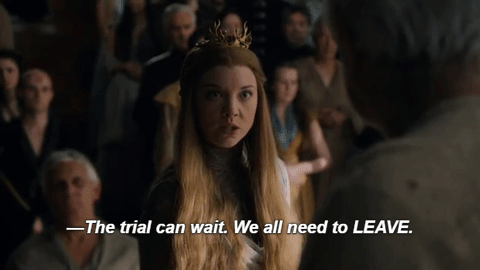 Remarquant l'absence de Cersei et Tommen, Margaery, la femme la plus intelligente des sept royaumes, comprend que quelque chose cloche.