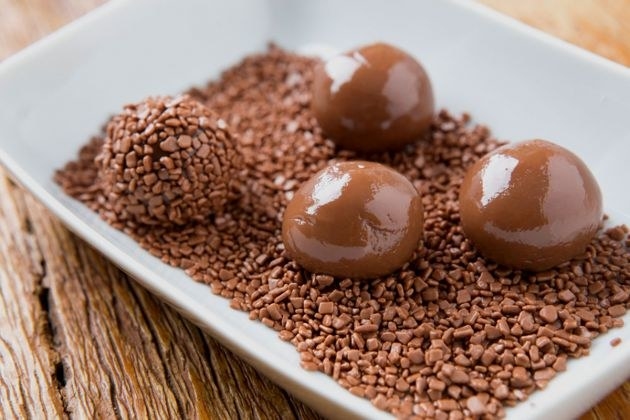 Sempre cabe mais brigadeiro dentro de você.