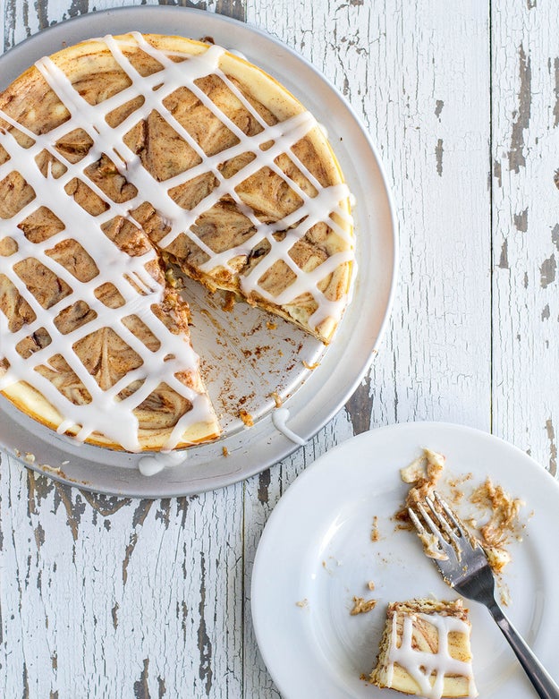 Gooey Cinnamon Roll Cheesecake