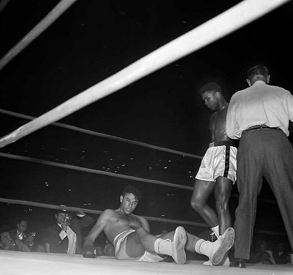Ali beats Alejandro Lavorante by KO at 1:48 in round 5 of 10.