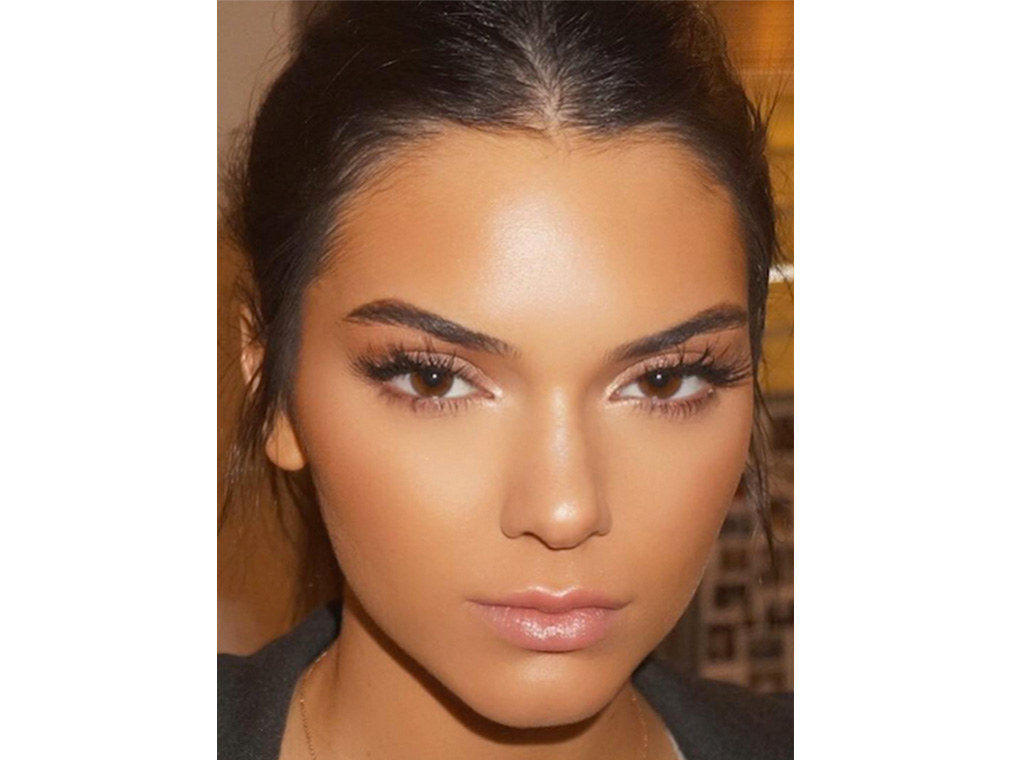 5. Use a powder formula on top of cream highlighter. This will help the shimmer impact. Start by dipping a fan brush into the product, then dust over the same areas where the cream highlighter was applied.