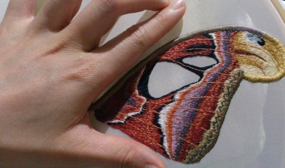 思わず叫ぶレベル Twitterで見つけた巨大な 蛾 のブローチが迫力満点