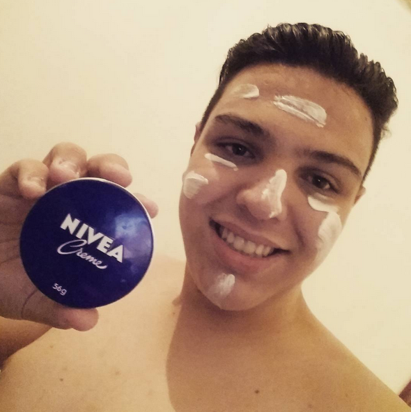 … UHHHHHHHHHHH. Nichts steht Dir besser, als kleine Nivea-Tupfer im Gesicht.