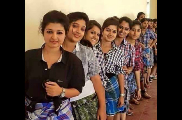 Heres The Truth Behind The Viral Photo Of Those Kerala Women