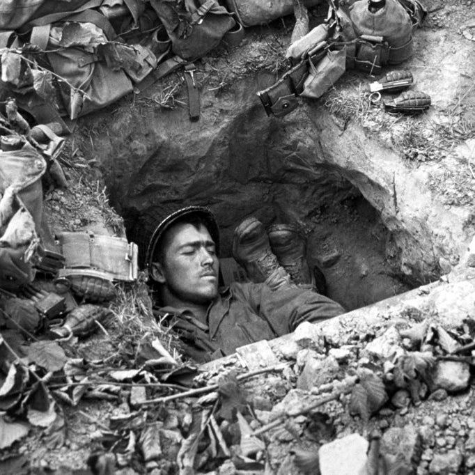 24 Harrowing Photos From The Front Lines Of D-Day