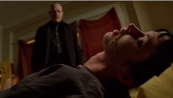 Otro momento clave en la muerte de la humanidad de Walter ocurre cuando deja morir a Jane para salvar a Jesse.
