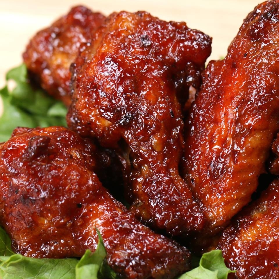 Ich weiß, ich weiß. Chicken Wings sind nicht unbedingt fancy. Aber sie sind SO LECKER, dass es egal ist. Hier gehts zum Rezept.