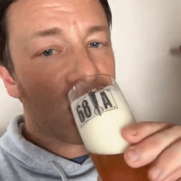 No dia 10 de Julho, Jamie estava dando um rolê pela Vila Madalena em São Paulo e gravando um vídeo ao vivo. O dono de uma pequena cervejaria estava em sua sacada e o convidou para uma cerveja. Gente boa que é, Jamie aceitou. O convite rola no primeiro minuto do vídeo.