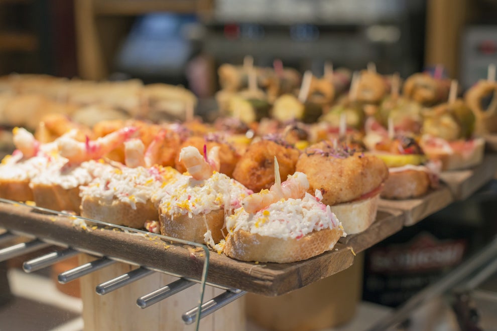 Ni a hartarse a pintxos. Eso no pueden hacerlo en Bizkaia.