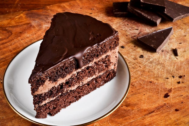 Que sensação te causa esta fatia de bolo de chocolate?