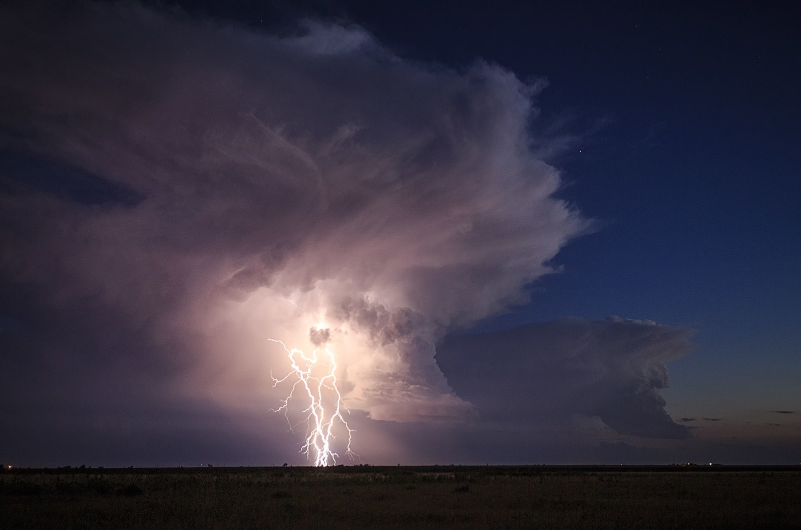 14 Terrifyingly Beautiful Pictures From Tornado Alley