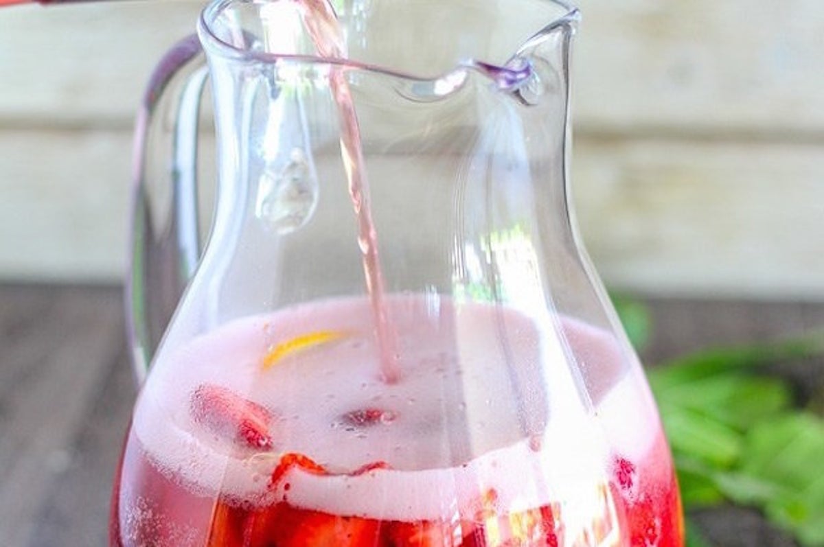 32 Summer Punch Cocktail Recipes - Big Batch Drinks For Parties