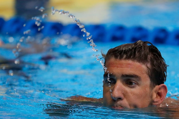 Você meeeeeeio que não gostaria de ser uma piscina, para neste lindo aquário Michael Phelps mergulhar?