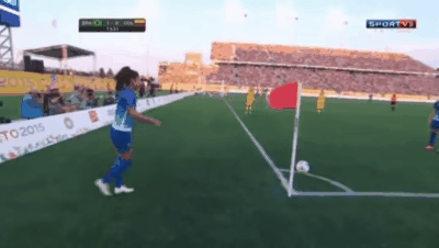 O lance todo é incrível, assista. Maurine entra no jogo e corre diretamente para bater o escanteio, marcando o segundo gol da vitória por 4 a 0.