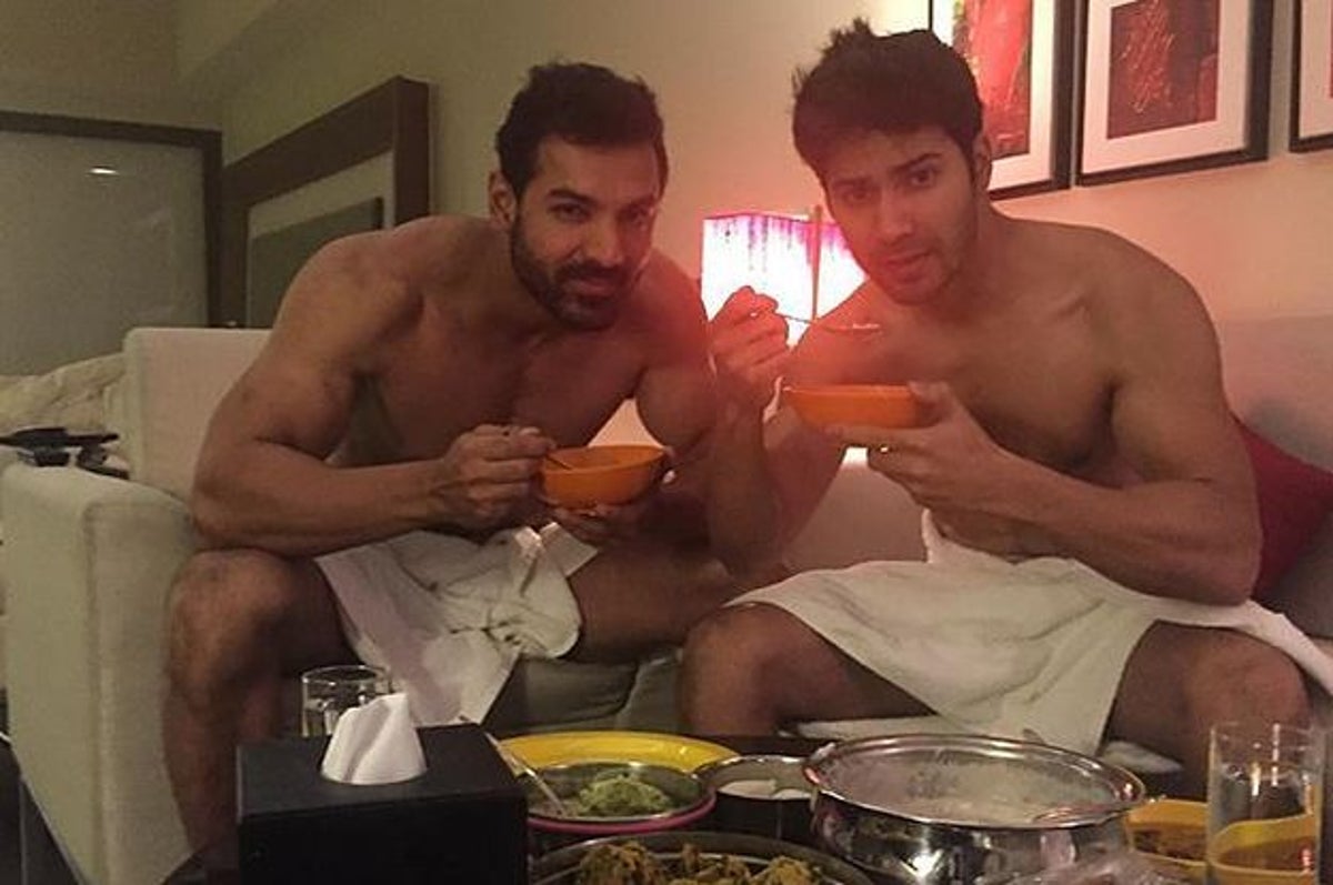 Varun Boy Sex - John Abraham And Varun Dhawan Ate Breakfast In Nothing But Towels