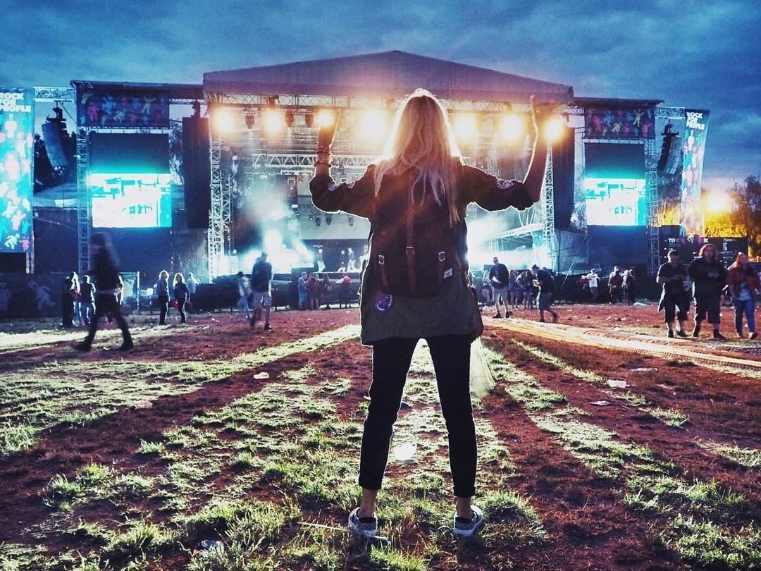 Für normale Menschen: Der Moment, wenn etwas besonders gefühlsbetont daher kommt.Für Festivalbesucher: Der Moment, wenn Du mitten im Song, für nur eine Sekunde glaubst, dass die Band nur für Dich spielt.