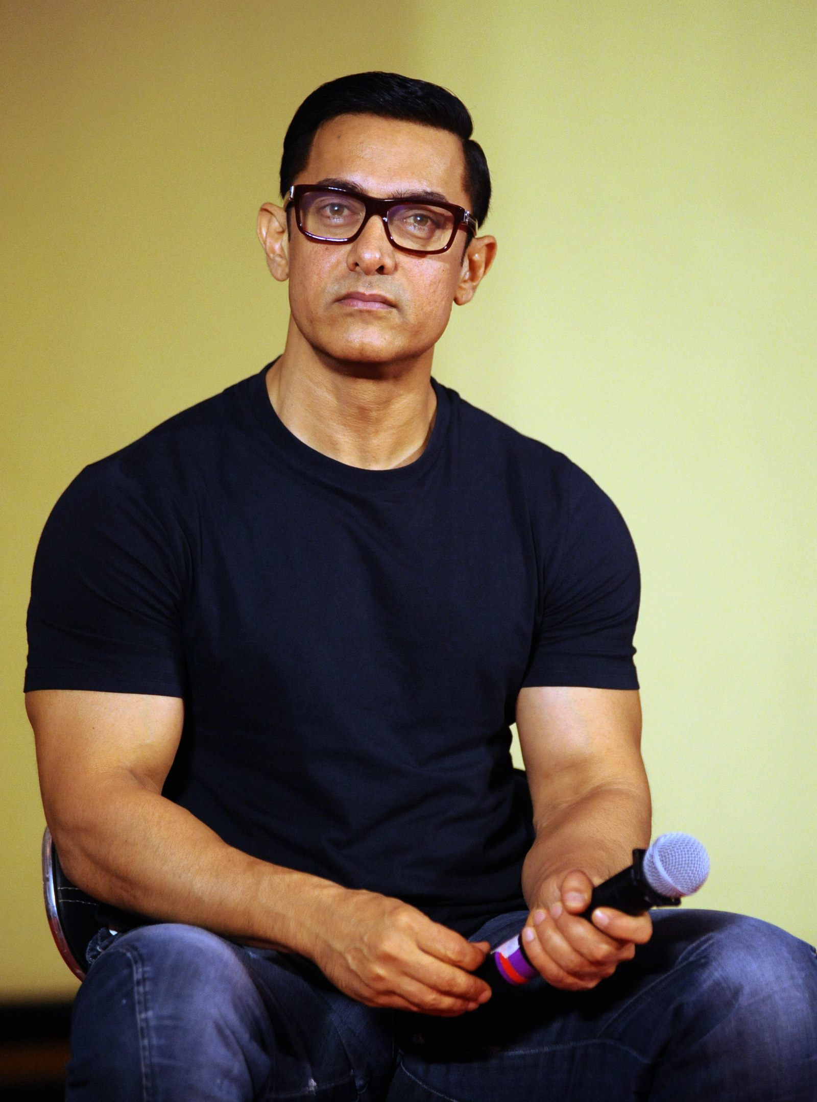 Aamir Khan Has This Insane Clark Kent Vibe Going On And It Is Confusing Me