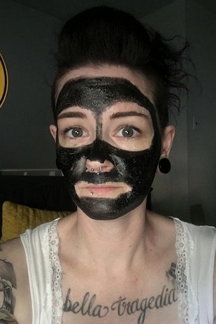 Black face mask that pulls out blackheads