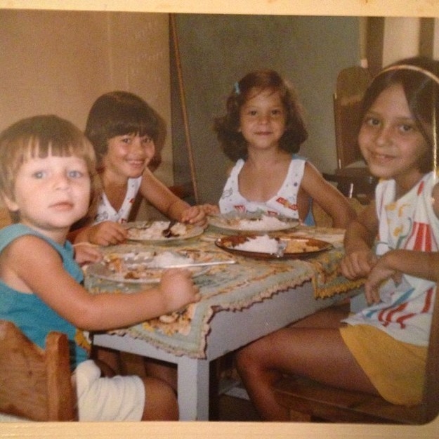 O que nem sempre é útil nessas ocasiões, já que nessas festinhas as crianças vivem correndo pra lá e pra cá no meio dos adultos.