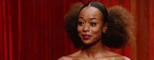 Pour celles d'entre nous dont les boucles et nœuds naturels ne sont pas aussi épais que voulu, Nikki nous montre quelques astuces pour rendre nos cheveux plus volumineux! Elle partage sa propre méthode pour boucler ses cheveux et pour friser ses racines, ainsi que d'autres tuyaux. Pour faire friser les racines, Nikki prend de grandes sections de cheveu et pointe son sèche-cheveux et son concentrateur d'air sur elles. Elle suggère d'enrouler les pointes de torsions et de tresses pour plus de volume, pour «donner l'illusion de cheveux de même longueur».