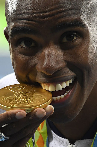 リオ五輪 表彰台の選手たちがメダルを噛む理由