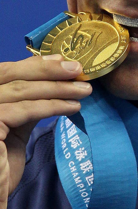 リオ五輪 表彰台の選手たちがメダルを噛む理由