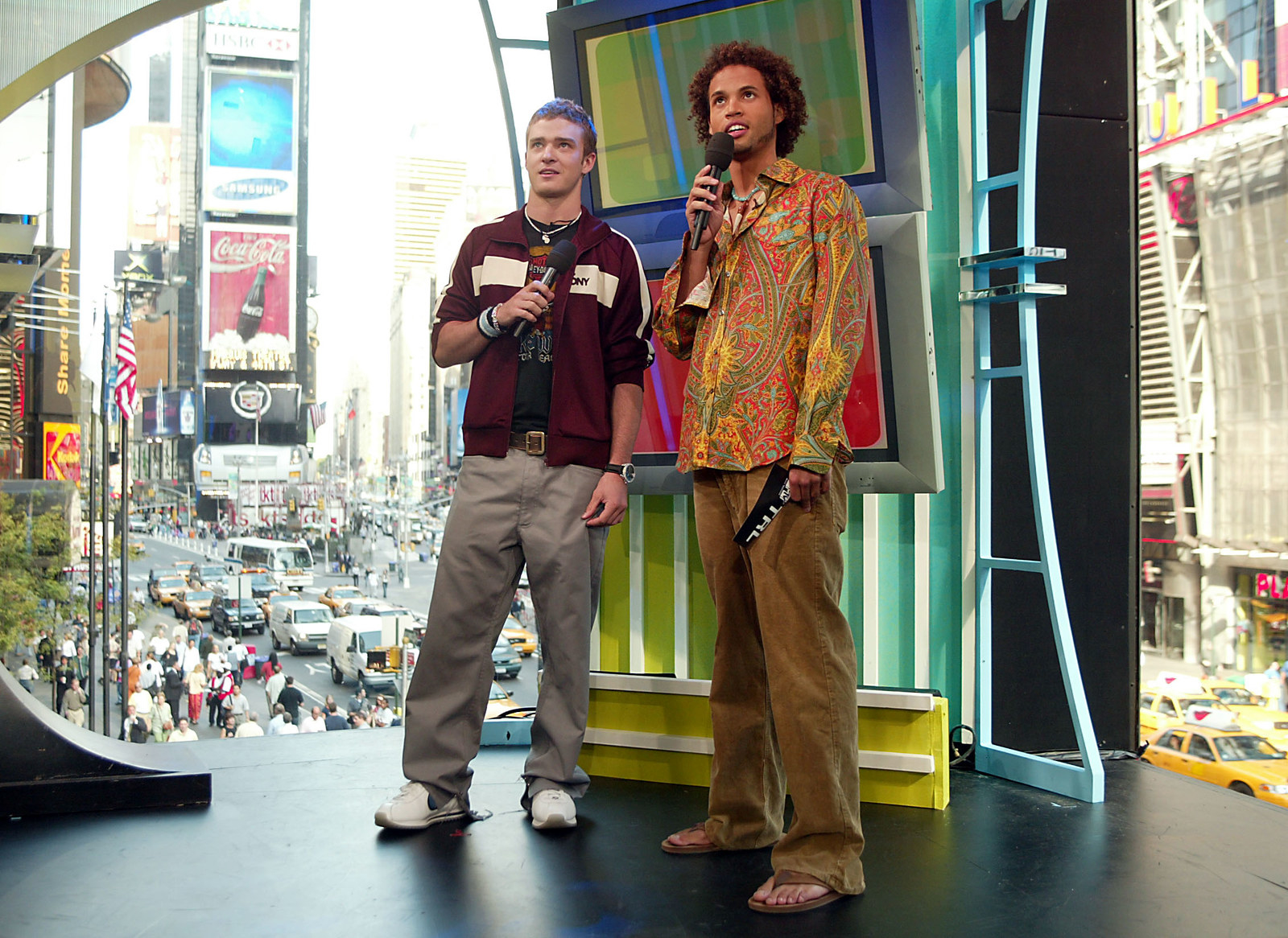 Justin standing next to TRL host Quddus