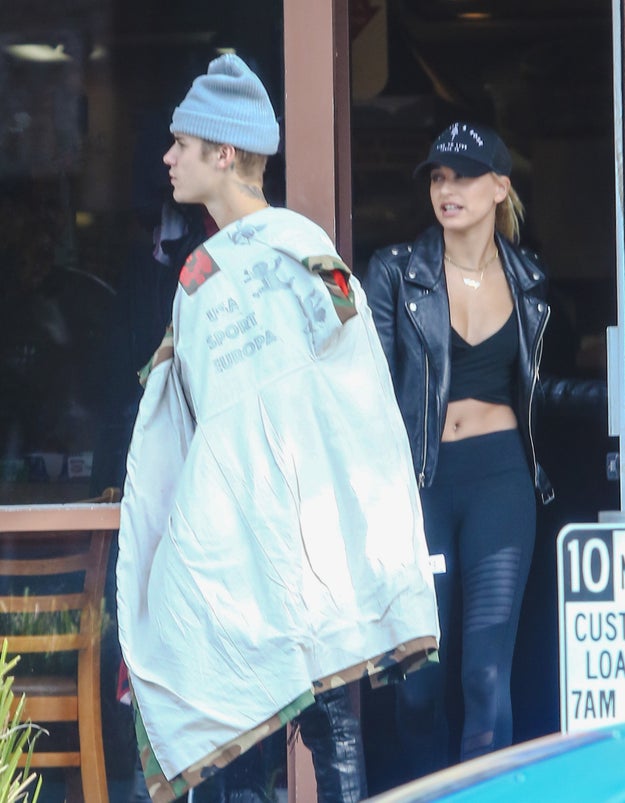 On Jan. 11, 2016, they even left a restaurant together! And Justin wore a blanket fort on his head.