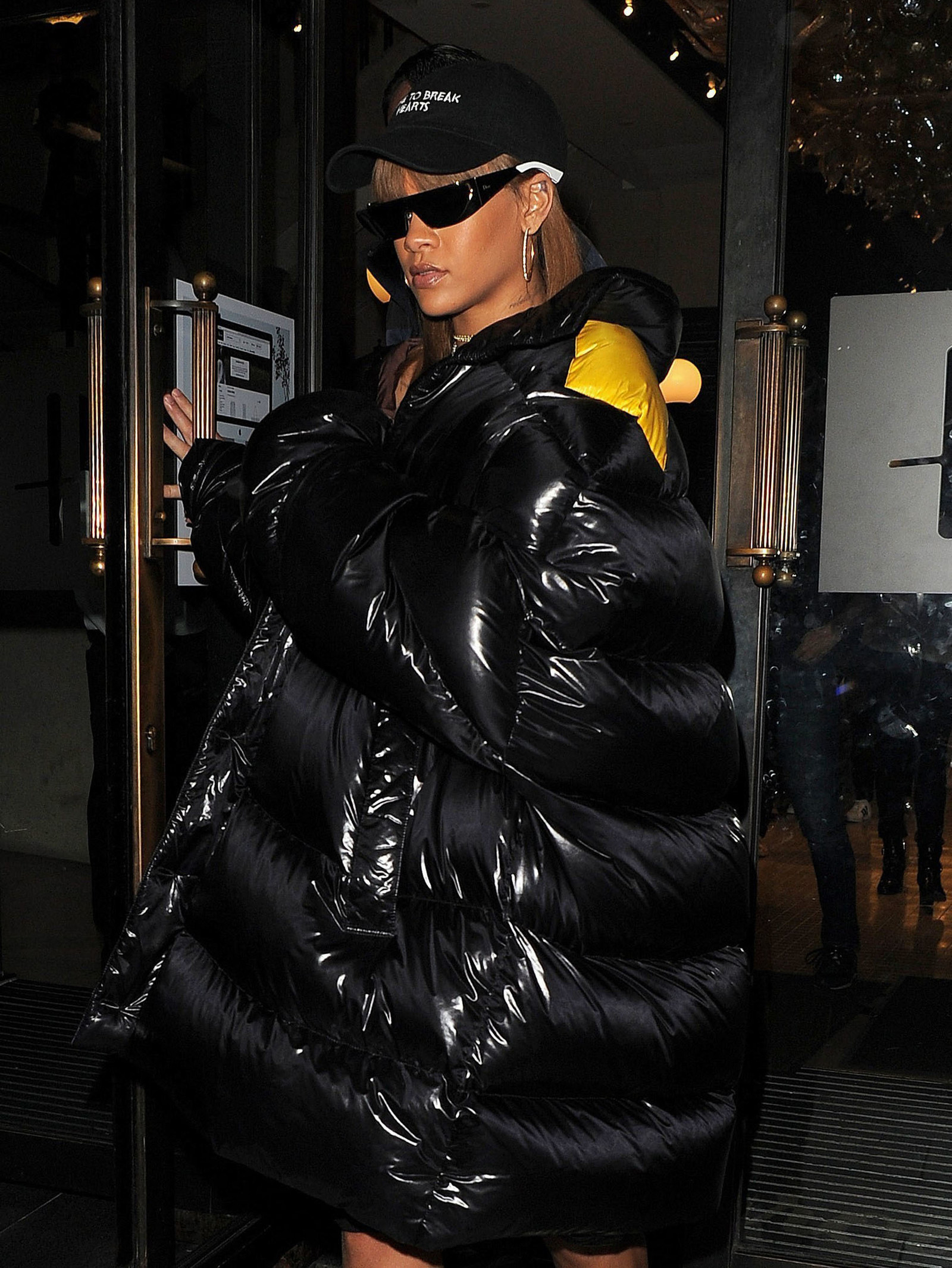 Rihanna Wore A Puffy Coat With High Heel Shoes And Looked Fab As Hell