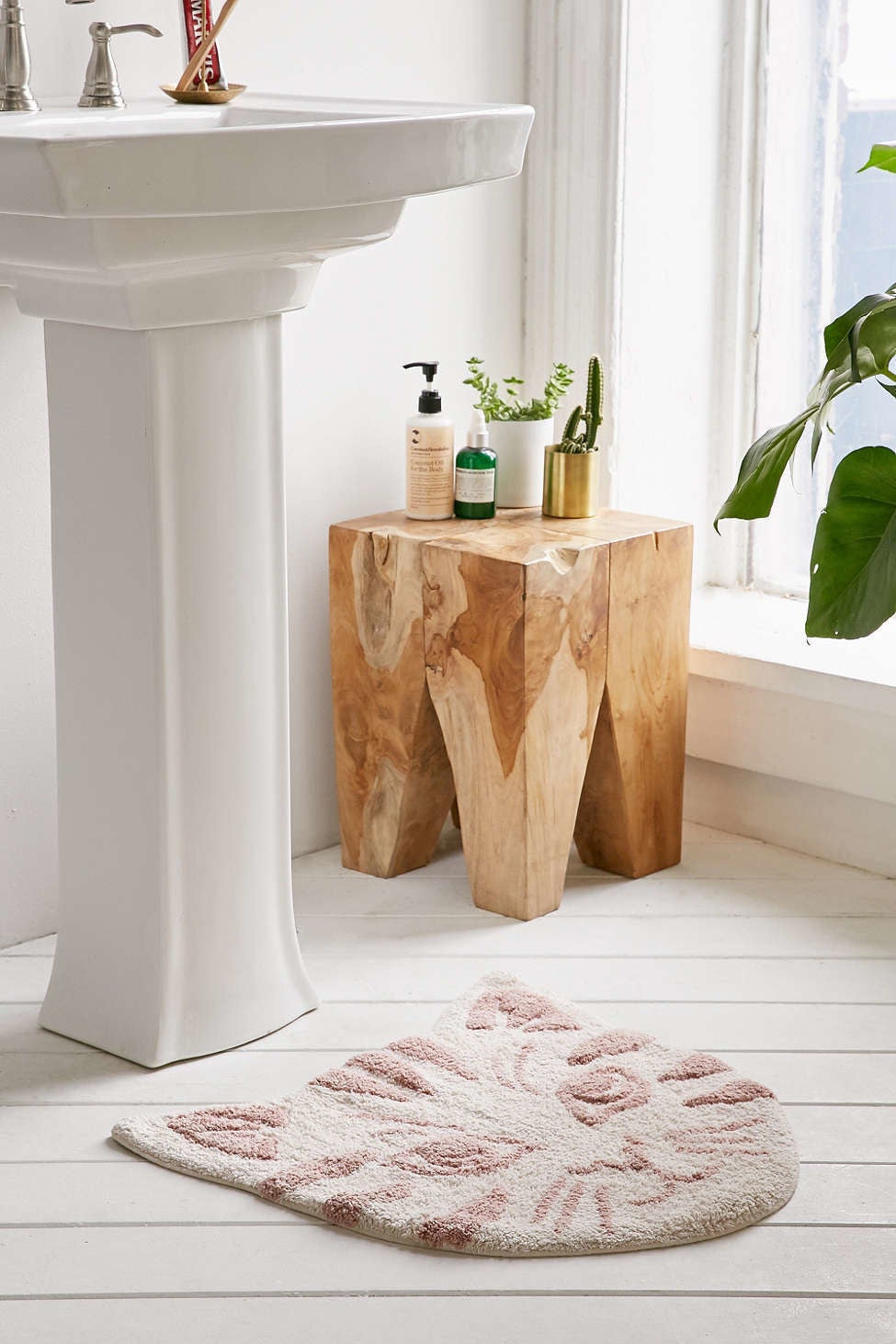33 Awesome And Inexpensive Things You Need For Your Bathroom
