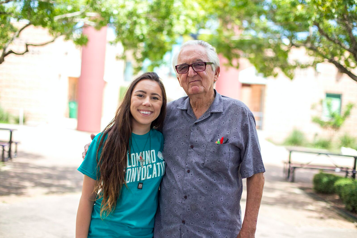 Her grandfather. Дедушка и молодая девушка. Девочка и oldman. Дедушка ее. Девушка парень дедушка.