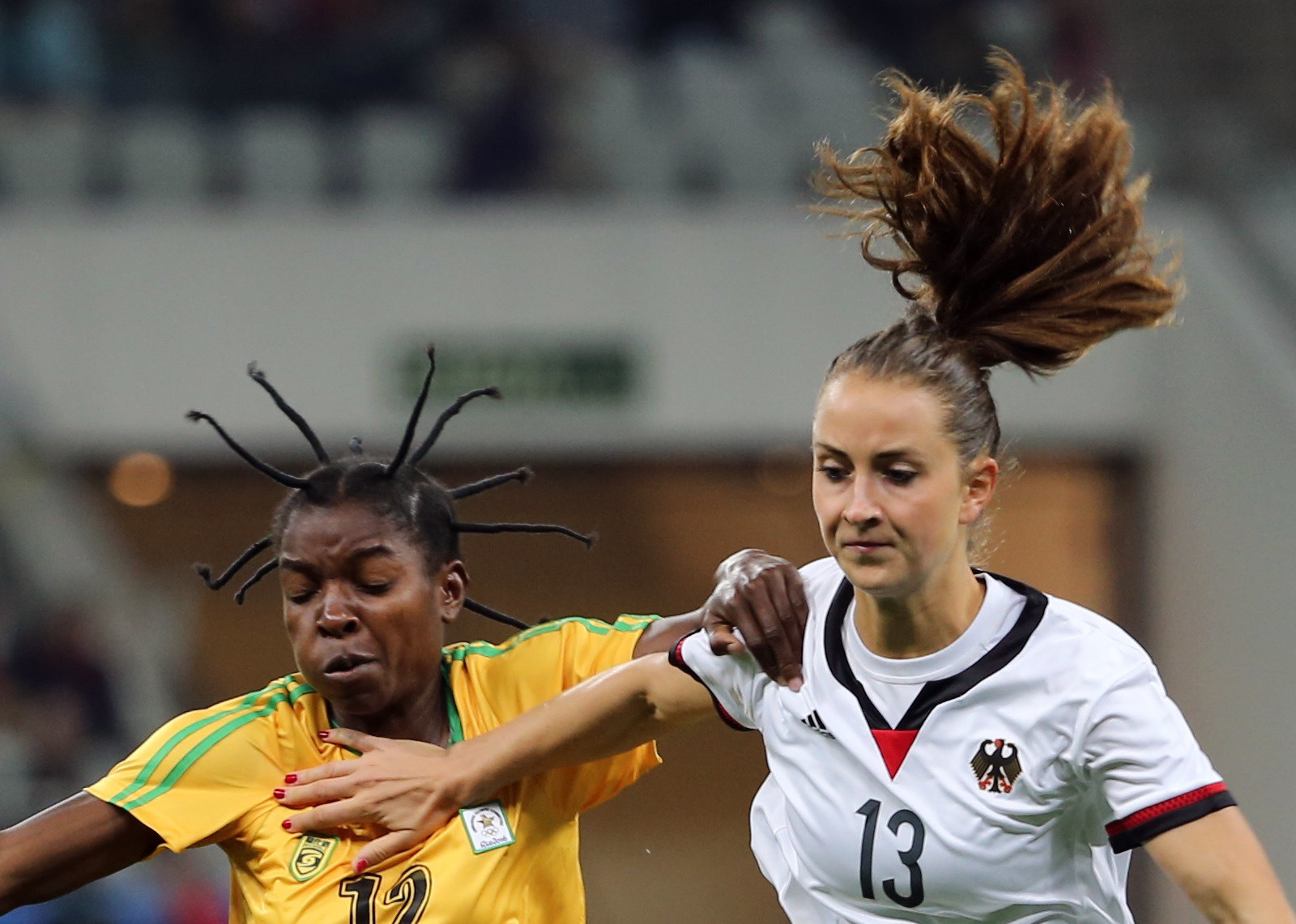 リオ五輪 サッカー女子ジンバブエ代表ニャウムウェさんの髪型が