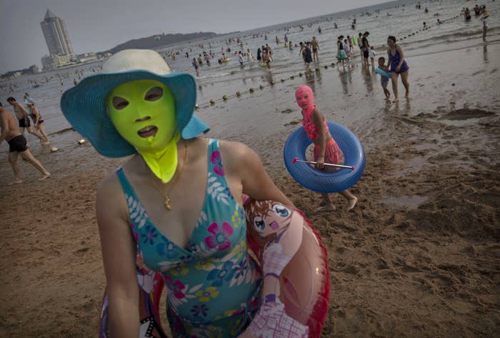 中国で流行中の謎のマスクがフランスでメッチャ注目される なぜ