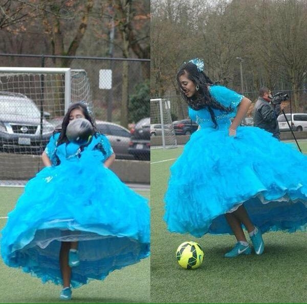 Esta quinceañera futbolera que recibió de golpe la pubertad.