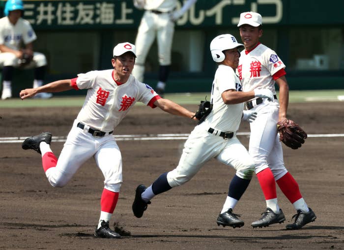 高校野球 優勝校に挑んだ初めての甲子園 フェアプレーの出雲 は最後まで笑顔だった 高校野球 優勝校に挑んだ初めての甲子園 フェアプレーの出雲 は最後まで笑顔だった