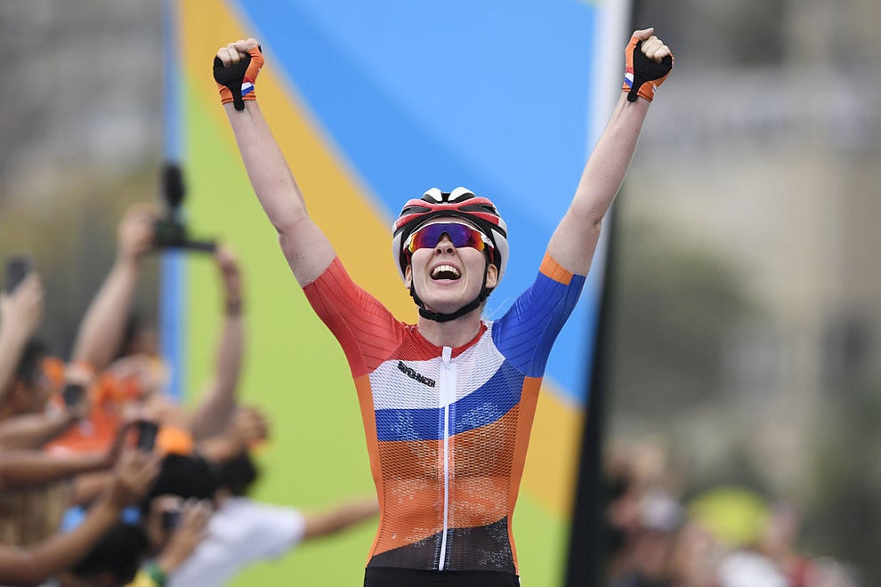24 Incredibly Moving Photos Of Athletes Achieving Their Dreams